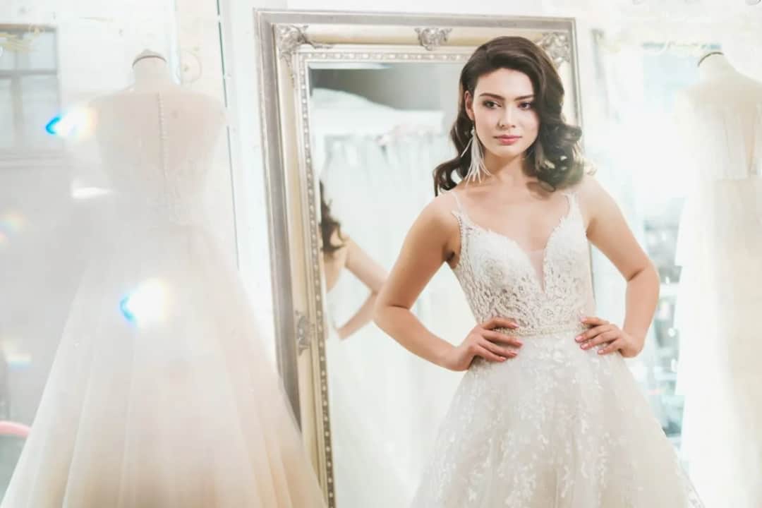 Suknia ślubna jakie ceny: poznaj różnice między nowymi a używanymi