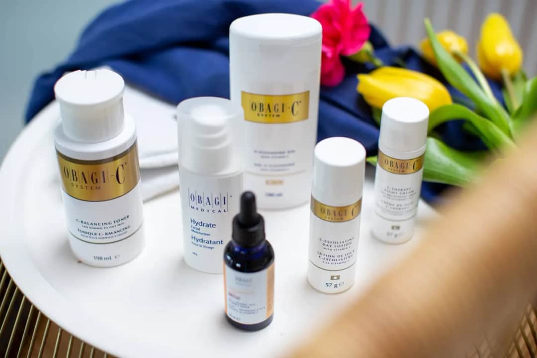 Jakie kosmetyki do pielęgnacji twarzy wybrać, by uniknąć błędów i cieszyć się zdrową skórą?