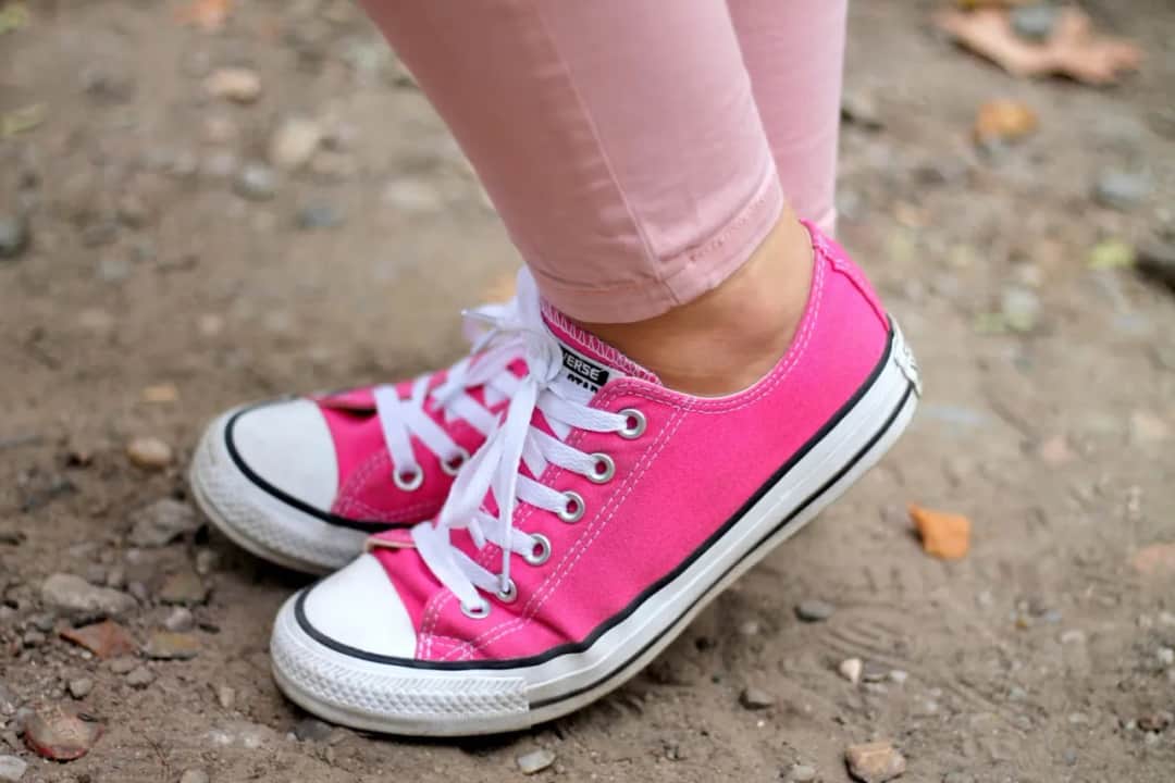 Różowe conversy stylizacje - jak stworzyć modne i unikalne outfity Różowe conversy stylizacje - jak stworzyć modne i unikalne outfity